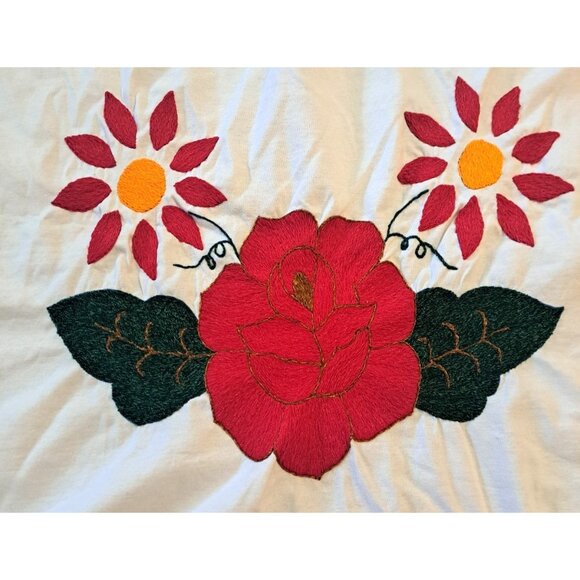 Handmade Red Rose & Daisy Applique Quilt Full Crochet Lace Trim Country 87x59 - Picture 3 of 8